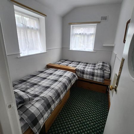 Queens Guest House Beeston  Εξωτερικό φωτογραφία