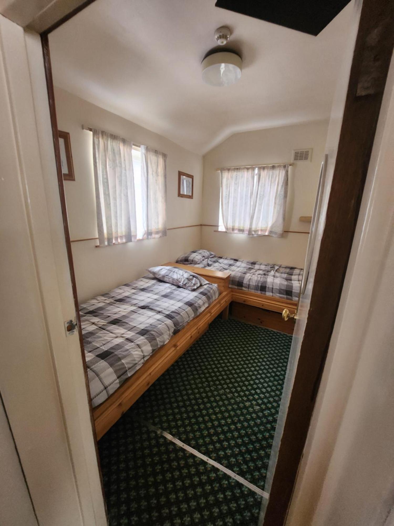 Queens Guest House Beeston  Εξωτερικό φωτογραφία
