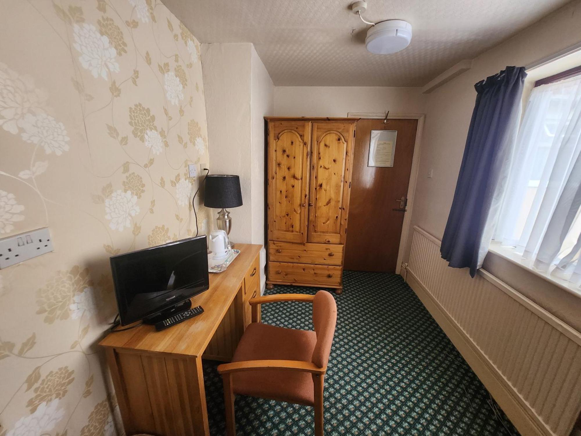 Queens Guest House Beeston  Εξωτερικό φωτογραφία